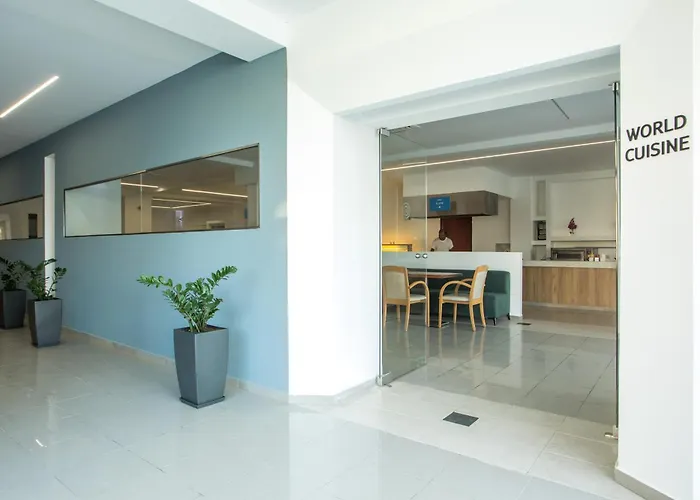 מלון Olympia Sun פליראקי